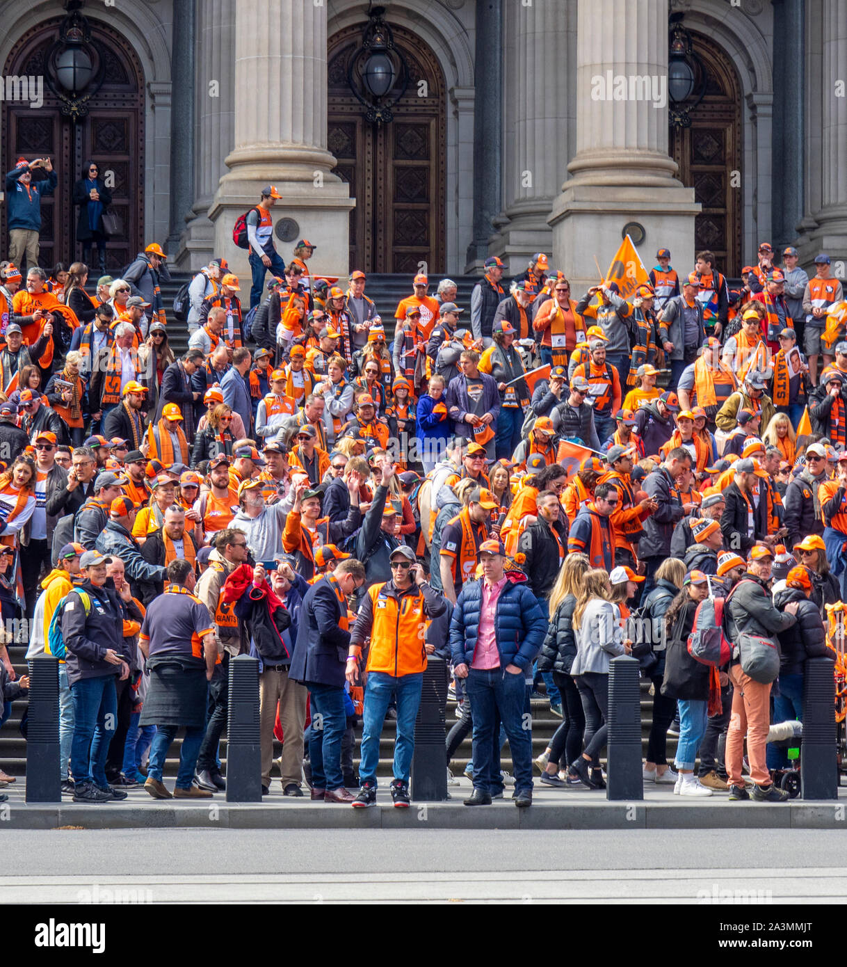 2019 Australian Rules Football League AFL Grand Final une plus grande Western Sydney KY fans sur les marches du Parlement House Victoria de Melbourne en Australie. Banque D'Images