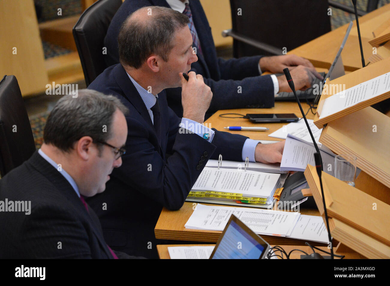 Edinburgh, Royaume-Uni. 9 octobre 2019. Sur la photo : (haut-bas) Michael Matheson MSP - Secrétaire de cabinet pour le transport, l'infrastructure et de connectivité ; Paul timonerie MSP - Le ministre de l'énergie. Crédit : Colin Fisher/Alamy Live News Banque D'Images