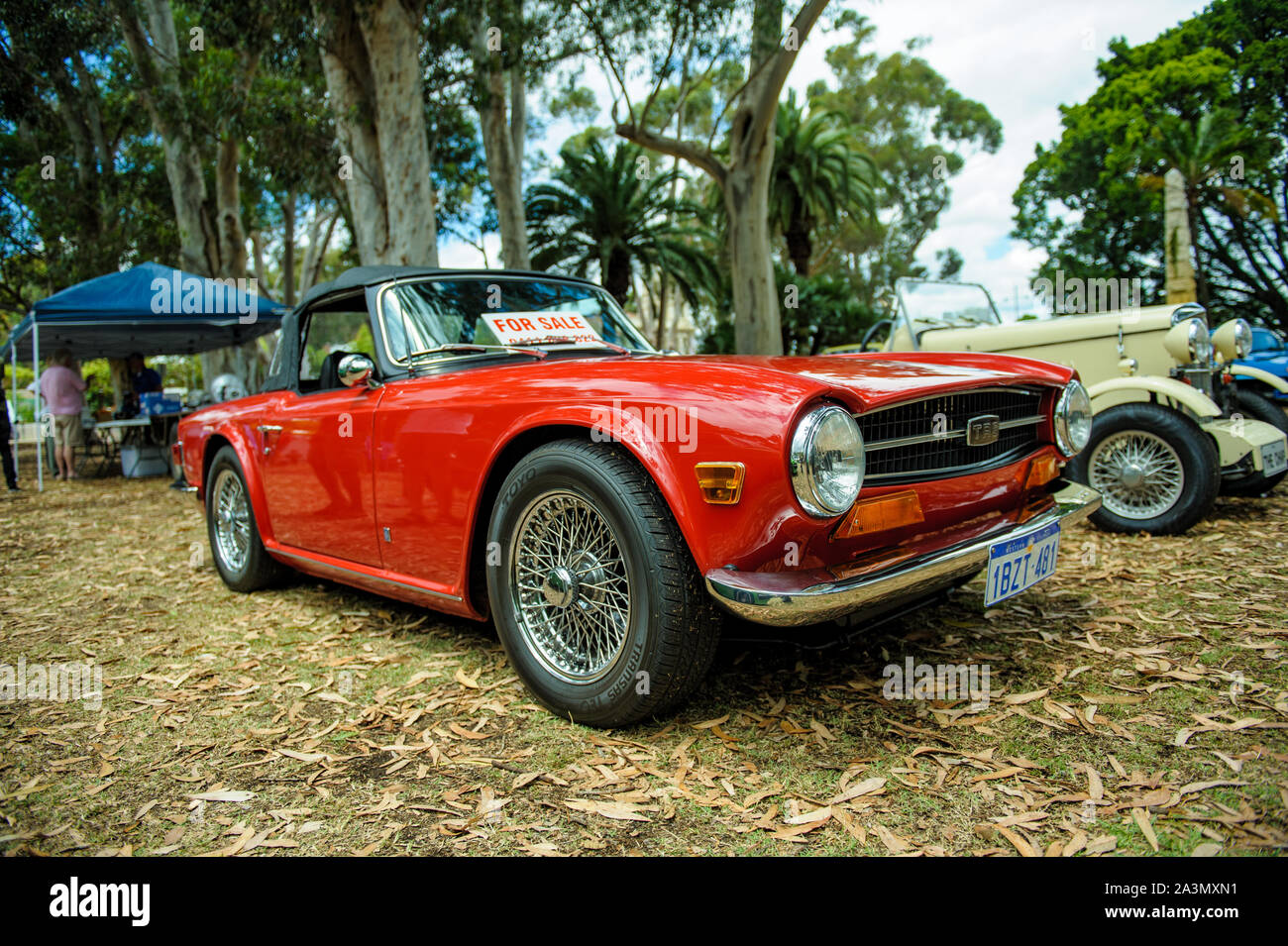 Triumph TR6 rouge, d'une exposition-vente Banque D'Images