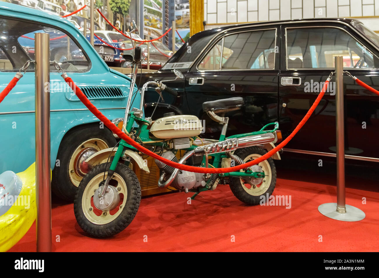 Musée de voitures du socialisme - Sofia, Bulgarie, la région de Pazardjik - 10 octobre, 2019. Les voitures fabriquées par les pays de l'ex-camp socialiste Banque D'Images