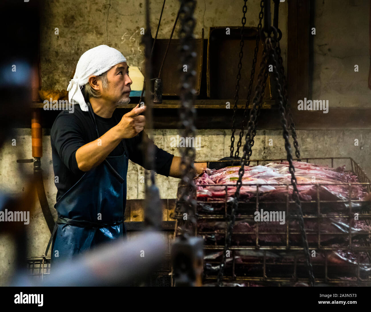 Yasuhisa Serizawa dans Nishiizu-Cho la fabrication Katsuobushi, Shizuoka, Japon Banque D'Images