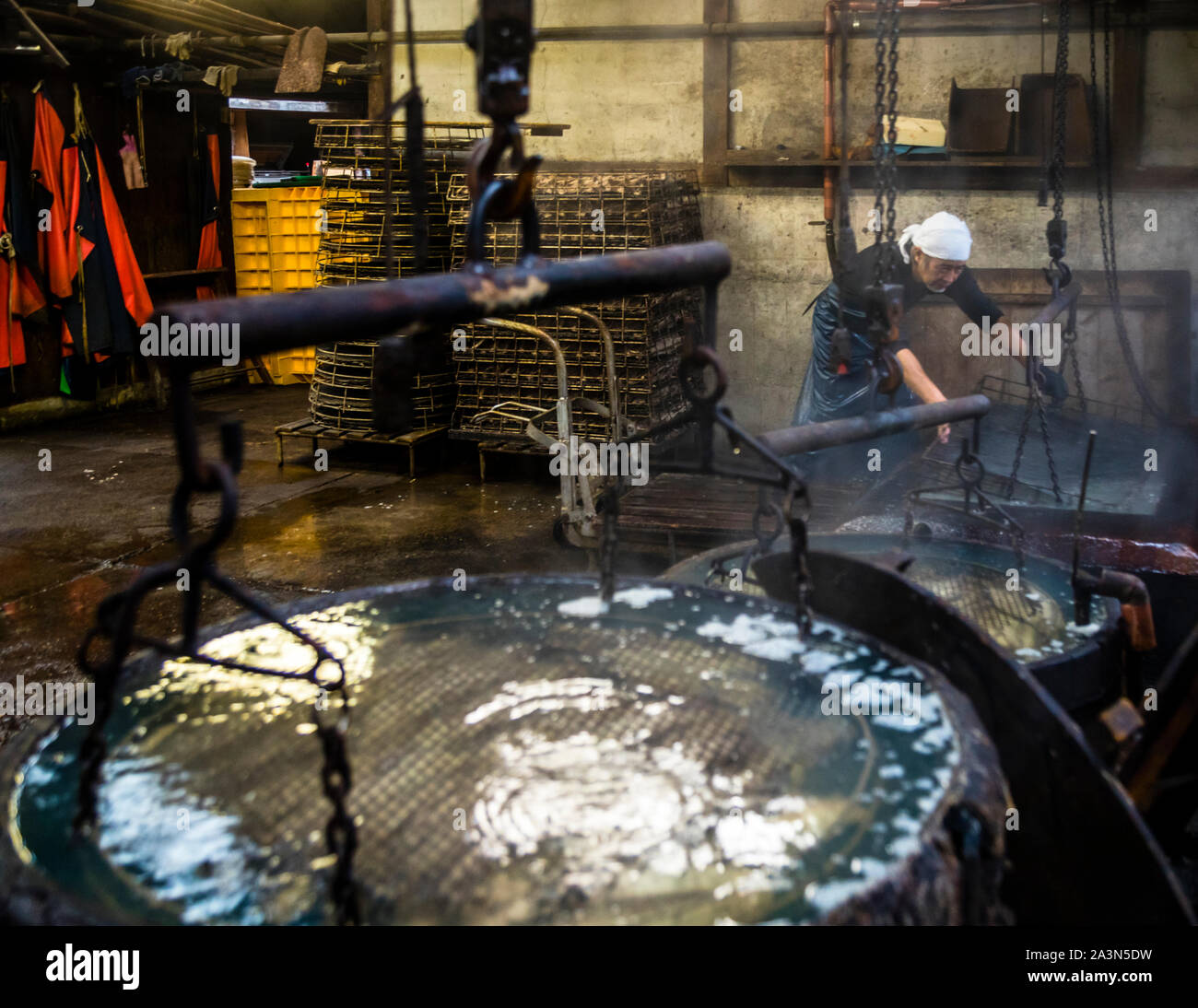 Yasuhisa Serizawa dans Nishiizu-Cho la fabrication Katsuobushi, Shizuoka, Japon Banque D'Images
