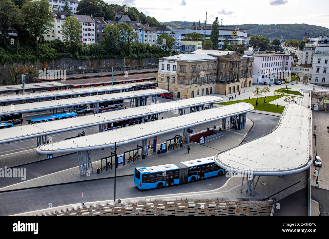 Wuppertal, Allemagne, centre station de bus, à la gare principale, 5 ...