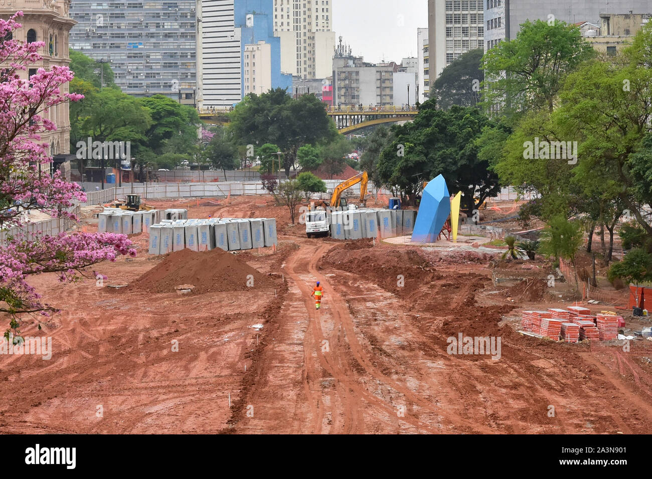 SÃO PAULO, SP - 09.10.2019 : Reforma do Vale do Anhangabaú - Réforme de la vallée de l'Anhangabaú devrait prendre fin au cours du premier semestre de 2020. Dans l'image les travaux le mercredi (9). (Photo : Roberto Casimiro/Fotoarena) Banque D'Images