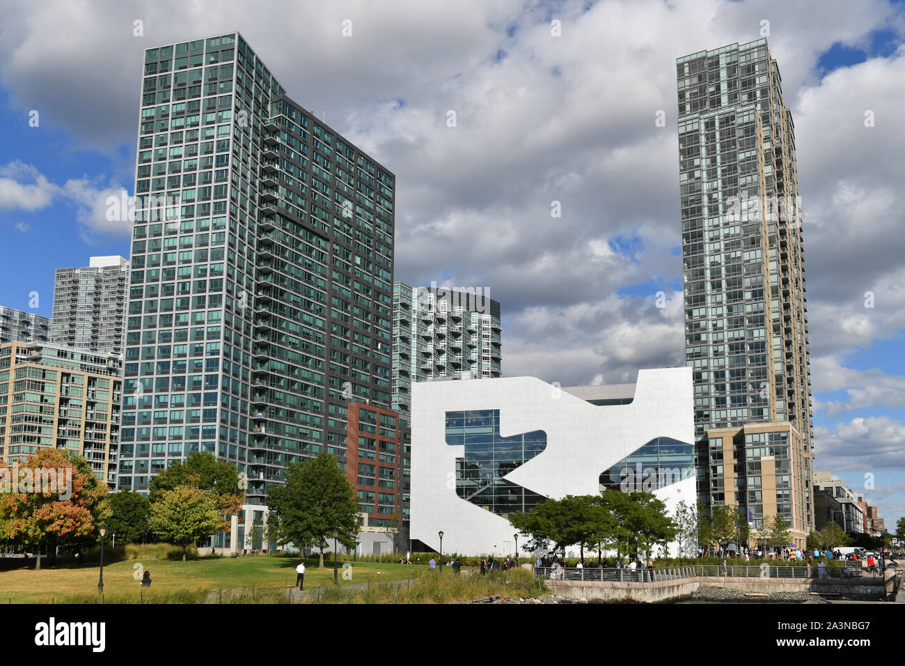 Inauguration de la bibliothèque Hunters Point, New York, USA - 24 Sep 2019 - Bibliothèque de Hunters Point. Le bâtiment, qui est de 81 pieds et demi de haut, a été conçu par Ste Banque D'Images