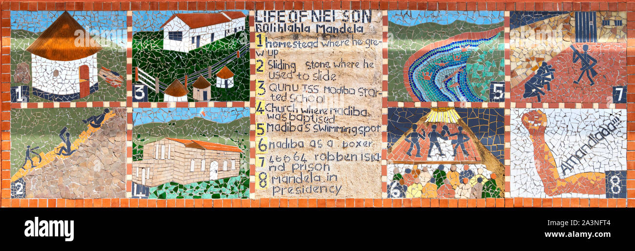 Signe, sous forme de mosaïque, illustrant les emplacements des sites pertinents à la vie de Nelson Mandela au Musée de Qunu, à Qunu, Afrique du Sud Banque D'Images