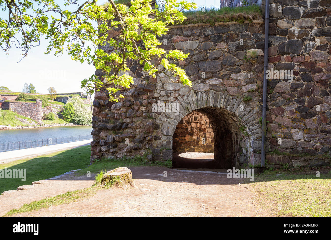 Tunnel dans le mur de l'Wrede, bastion de la forteresse de Suomenlinna (Sveaborg ou), Helsinki, Finlande Banque D'Images