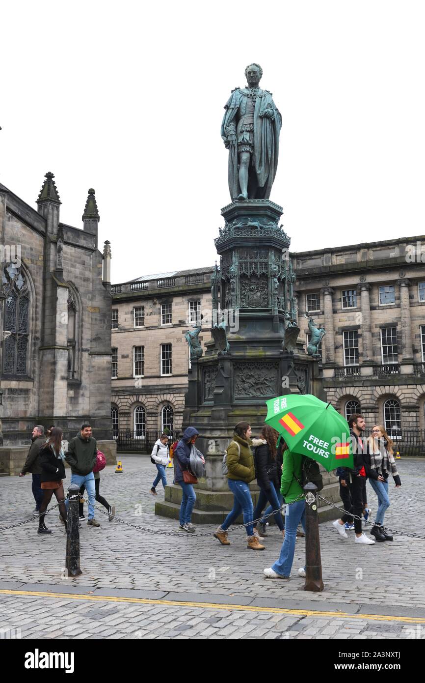 Le Queensberry memorial statue de Walter Francis Montagu-douglas-Scott dans Parliament Square, Édimbourg, Écosse, Royaume-Uni, Europe Banque D'Images