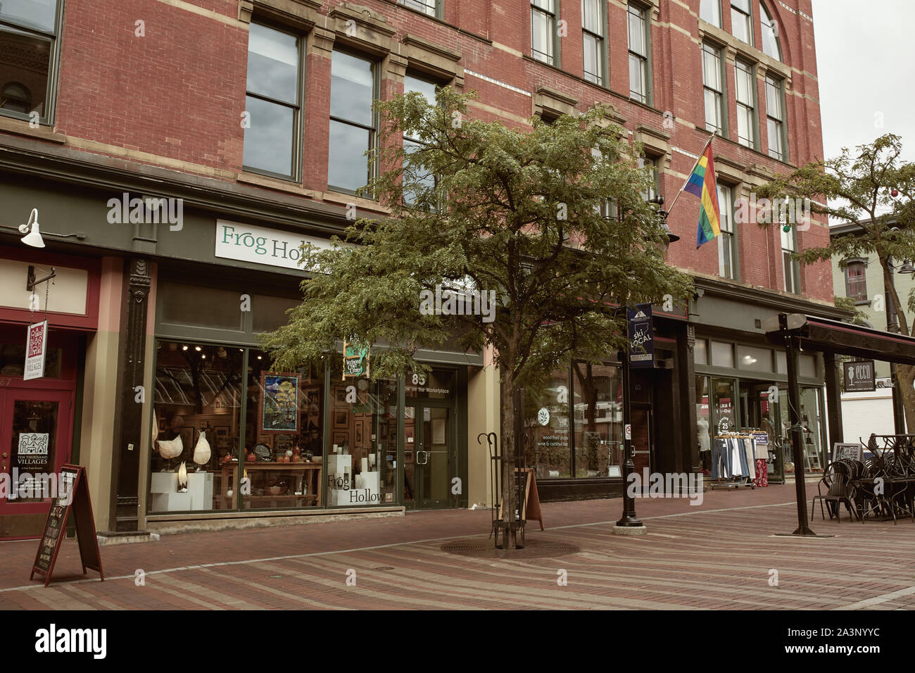 Burlington, Vermont - Septembre 29th, 2019 : les magasins commerciaux et restaurants du centre commercial piétonnier le long de Church Street Marketplace à Burlington Banque D'Images