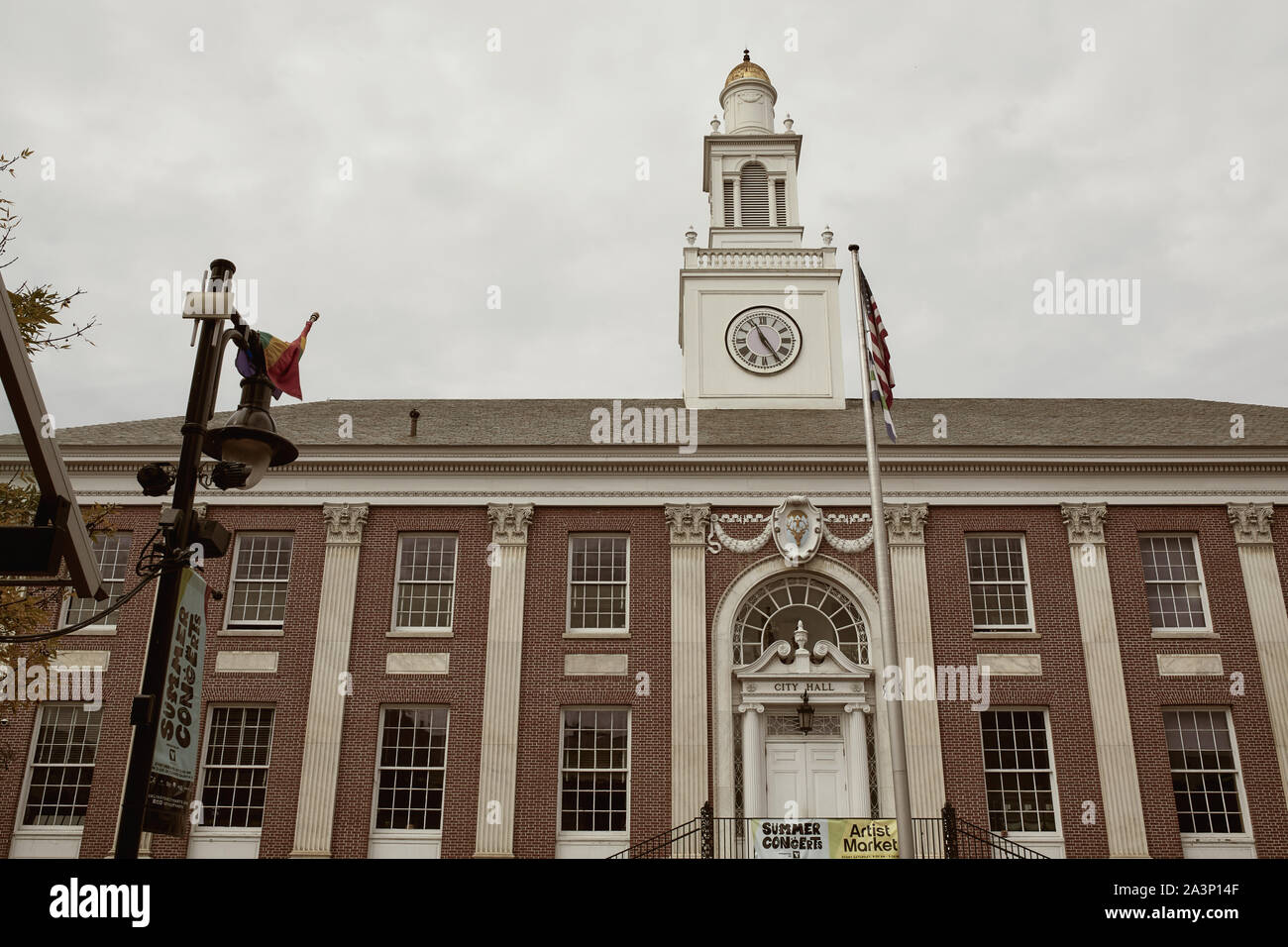 Burlington, Vermont - Septembre 29th, 2019 : l'extérieur de l'hôtel de ville de Burlington au Vermont dans Church Street Marketplace sur un jour d'automne Banque D'Images