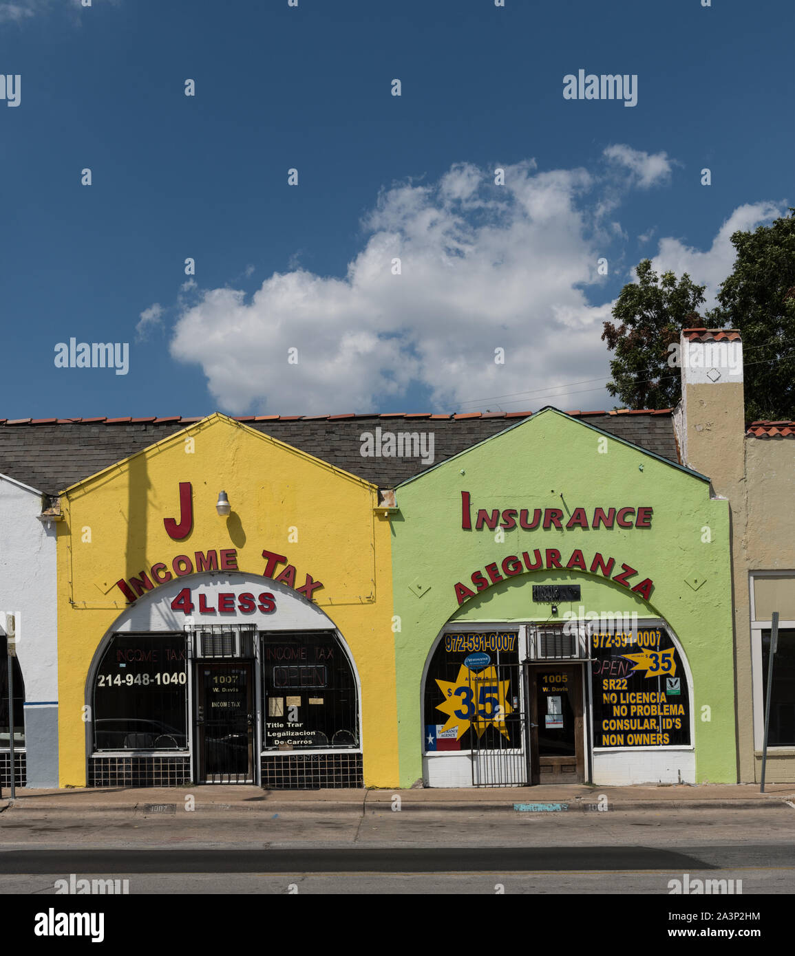 Les petites entreprises de l'Évêque Quartier des Arts de Dallas, au Texas. Le district, qui aime à s'appeler Dallas plus indépendants du quartier, est le foyer de plus de 60 boutiques indépendantes ainsi que des restaurants, bars, cafés, théâtres et galeries d'art Banque D'Images