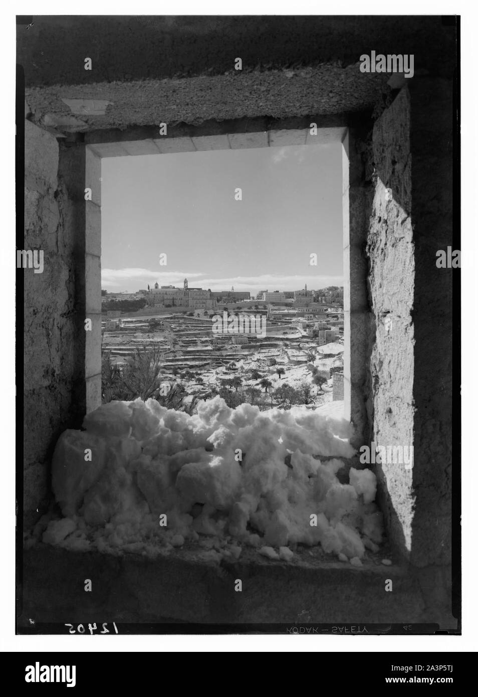 Des scènes de neige. L'église de la Nativité de Bethléem montrant thro scène[ough] fenêtre ouverte Banque D'Images