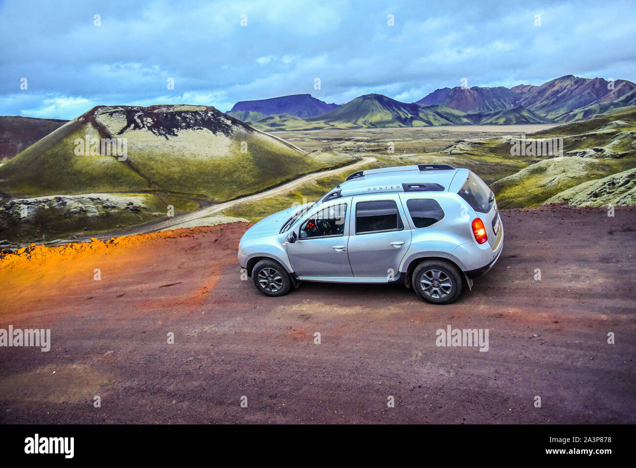 Dacia Duster 4x4 jeep près de Landmannalaugar, Islande Banque D'Images