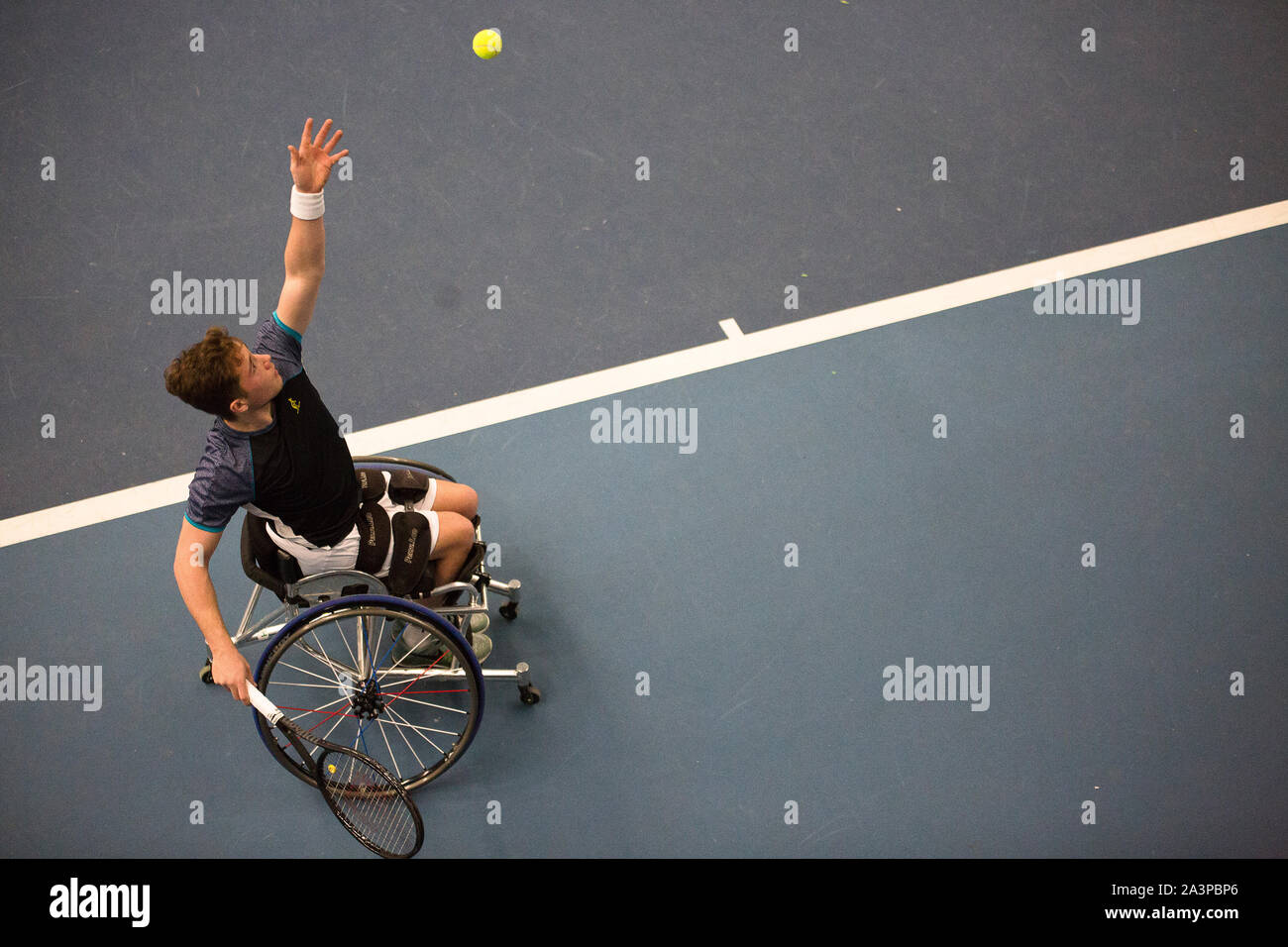 Alfie Hewett jouant dans un tournoi international de tennis en fauteuil roulant. Il devient numéro un mondial ici. Banque D'Images