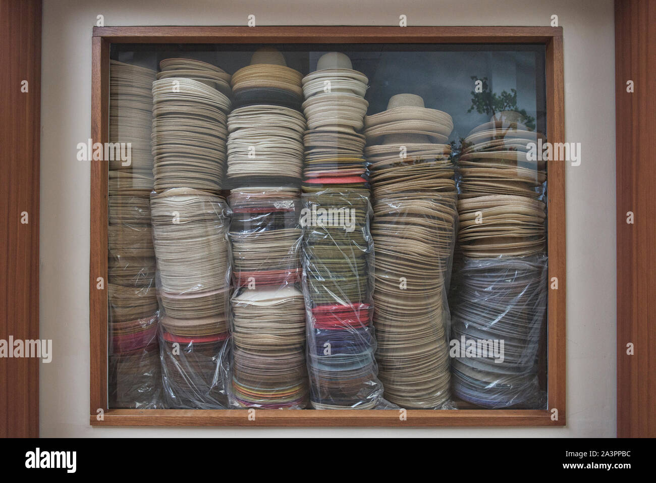 Chapeaux Panama traditionnels (paja toquilla), qui vient en fait d'Équateur Banque D'Images