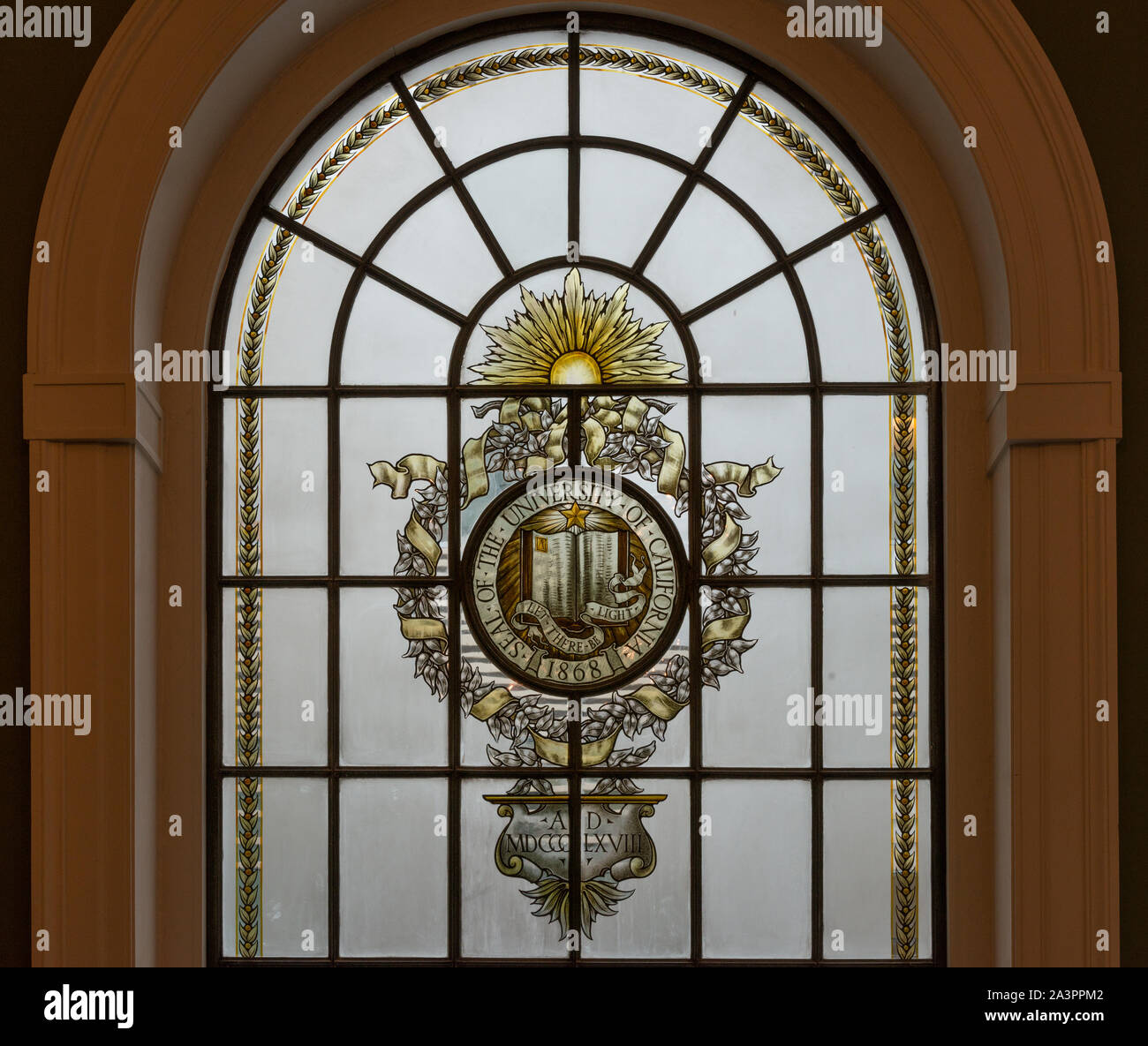 Détails de vitraux dans la salle de lecture Hutzler situé dans Gilman Hall, sur le campus de l'Université Johns Hopkins à Baltimore, Maryland Banque D'Images