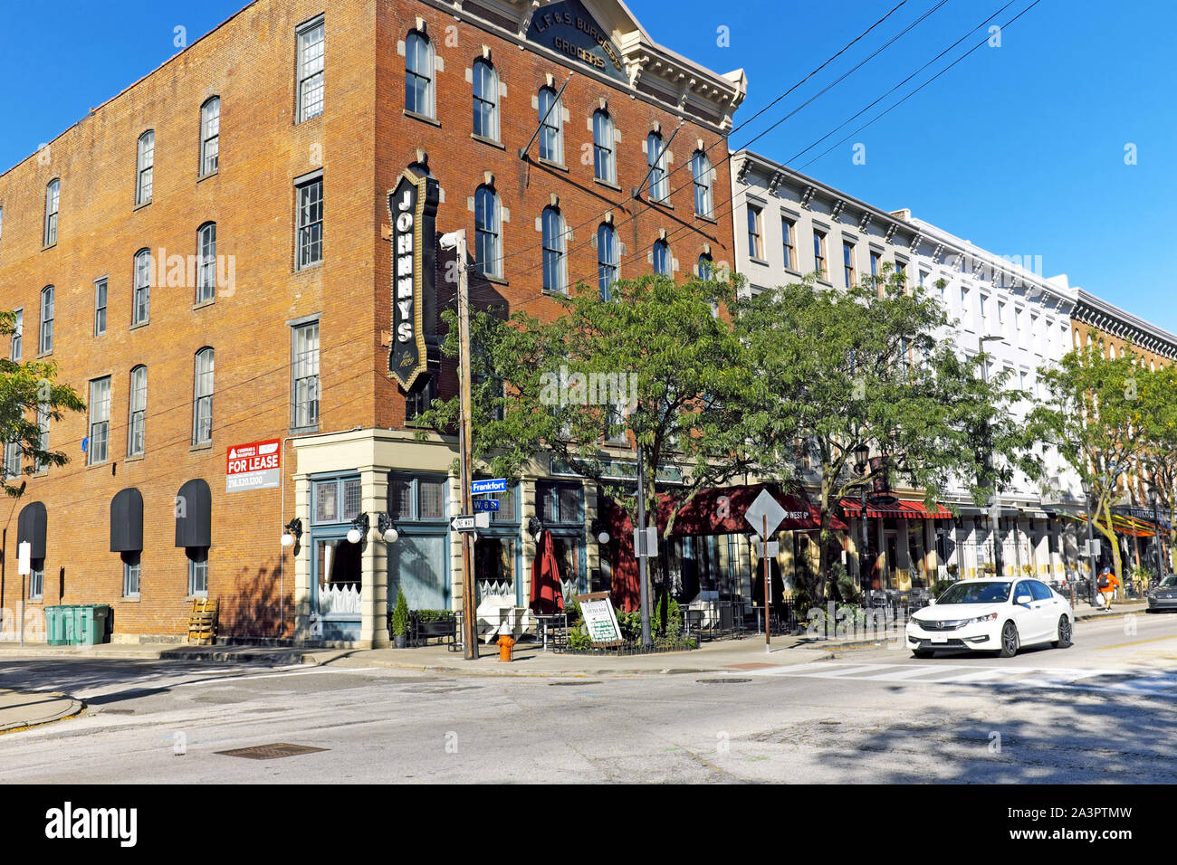 Johnny's est un des plus anciens établissements de la 6e Rue Ouest dans le quartier d'entrepôts du centre-ville de Cleveland, Ohio, USA. Banque D'Images