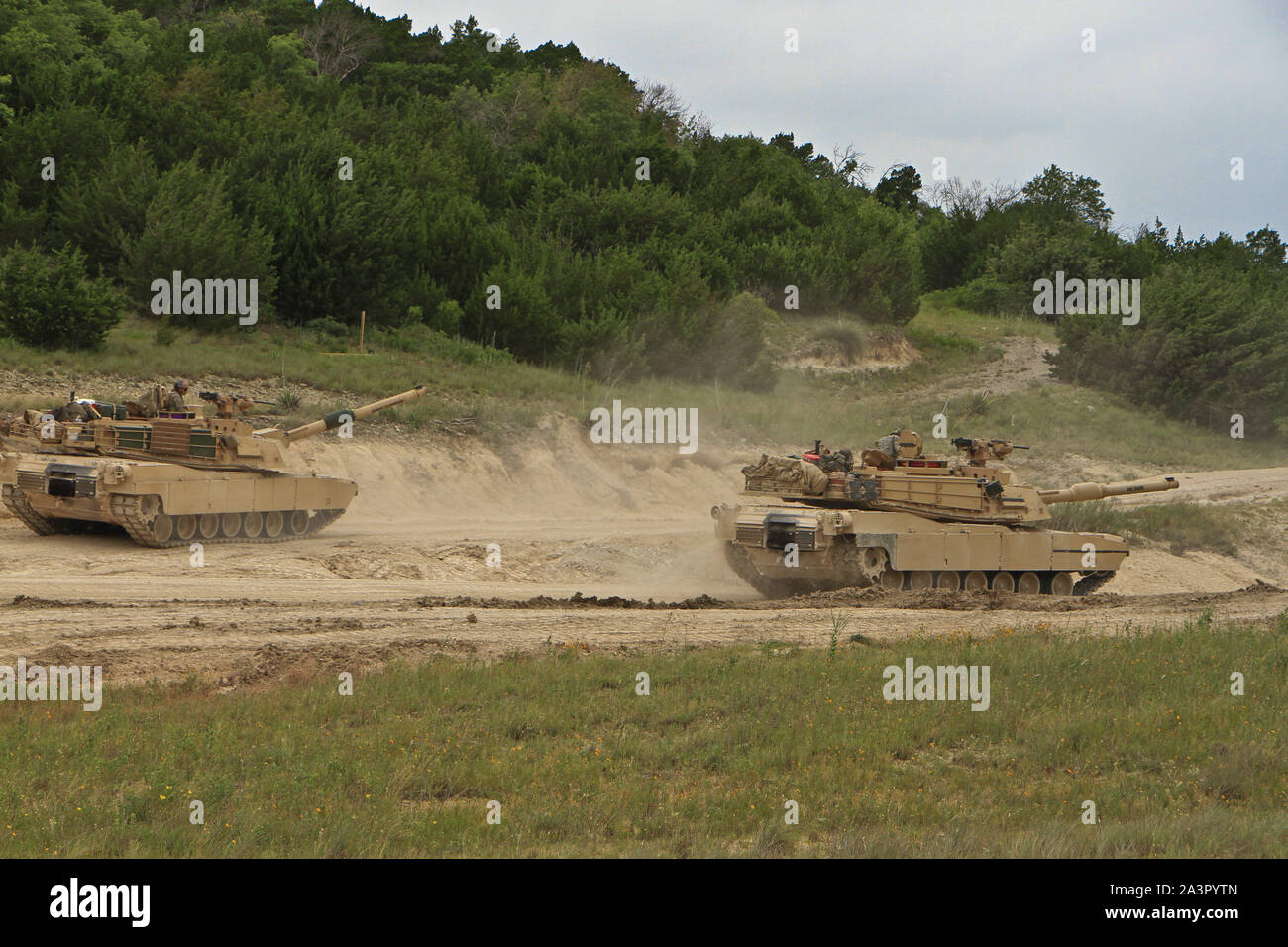 Soldats affectés à l'équipe de combat de la 2e Brigade blindée, 1re Division de cavalerie conduite qualifications tir pour certifier les équipages Abrams et maintenir l'état de préparation dans le secteur d'entraînement de Fort Hood, au Texas. 23 juin, 2019. Banque D'Images Soldats affectés à l'équipe de combat de la 2e Brigade blindée, 1re Division de cavalerie conduite qualifications tir pour certifier les équipages Abrams et maintenir l'état de préparation dans le secteur d'entraînement de Fort Hood, au Texas. 23 juin, 2019. Banque D'Images