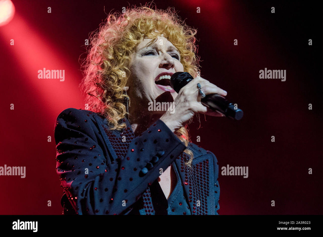 Napoli, Italie. 07Th Oct, 2019. Fiorella Mannoia, chanteur italien revient sur la scène du théâtre le Agusteo à Naples pour satisfaire son public et présenter son nouvel album 'Personnel' vivre. (Photo par Massimo Solimene/Pacific Press) Credit : Pacific Press Agency/Alamy Live News Banque D'Images