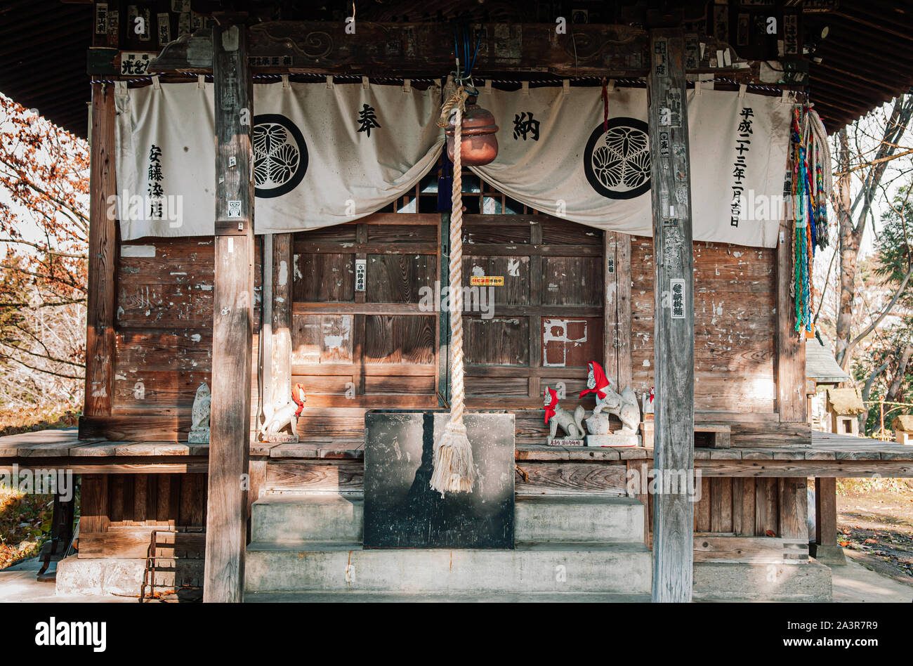 DEC 4, 2018 d'Aizu Wakamatsu, Japon - Jo Château Tsuruga Inari, ancien petit château situé dans le sanctuaire shinto fortess mur près de Taikoman Gate Banque D'Images