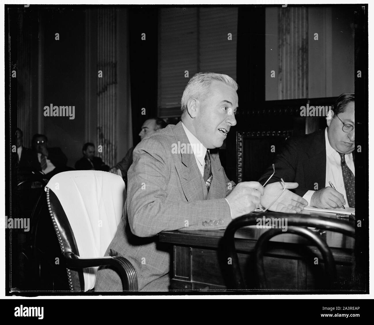 Chirurgien général dit que 500 nouveaux hôpitaux aux États-Unis. Washington, D.C., 2 juin. Le Dr Thomas Parran, chirurgien général de l'Agence de la santé publique, a déclaré à un sous-comité de l'éducation et du travail du Sénat aujourd'hui qu'au moins 500 des 3 000 comtés aux États-Unis ont besoin de nouveaux hôpitaux. Bien que le président Murray l'a dit il y a peu de chances de la loi Wagner's passant cette année, l'hôpital défendu Parran de capacités qui fait partie de cette loi Banque D'Images