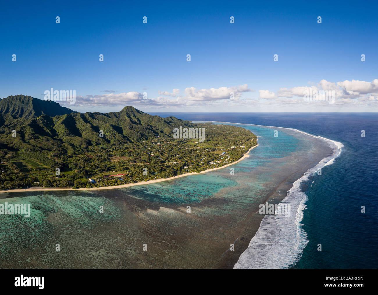 Superbe vue aérienne de l'île de Rarotonga dans le Pacifique Sud, le principal des îles Cook Banque D'Images
