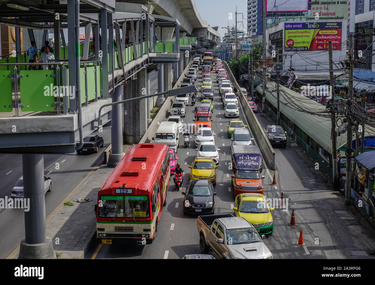 Bangkok, Thaïlande - 24 Déc., 2018. Street à Bangkok, Thaïlande. La circulation a été la principale source de la pollution de l'air à Bangkok, qui atteint des leve Banque D'Images