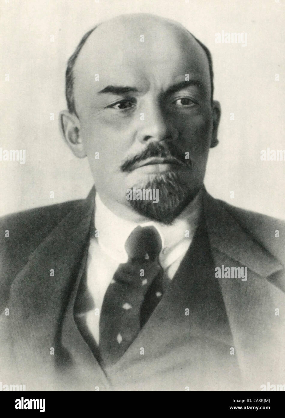 Vladimir Ilitch Oulianov (1870 - 1924), mieux connu par son alias, Lénine était un révolutionnaire et homme politique russe, et théoricien de la politique. Il a servi comme Banque D'Images