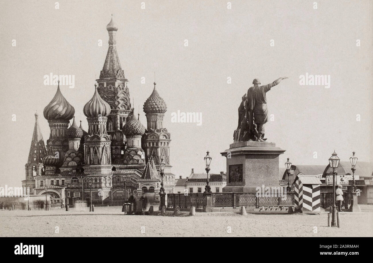 Vue sur le Kremlin de Moscou, la cathédrale Saint-Basile (la cathédrale de Vasily la bienheureuse) et le monument de minine et Pojarski. 19ème siècle, Moscou, Banque D'Images