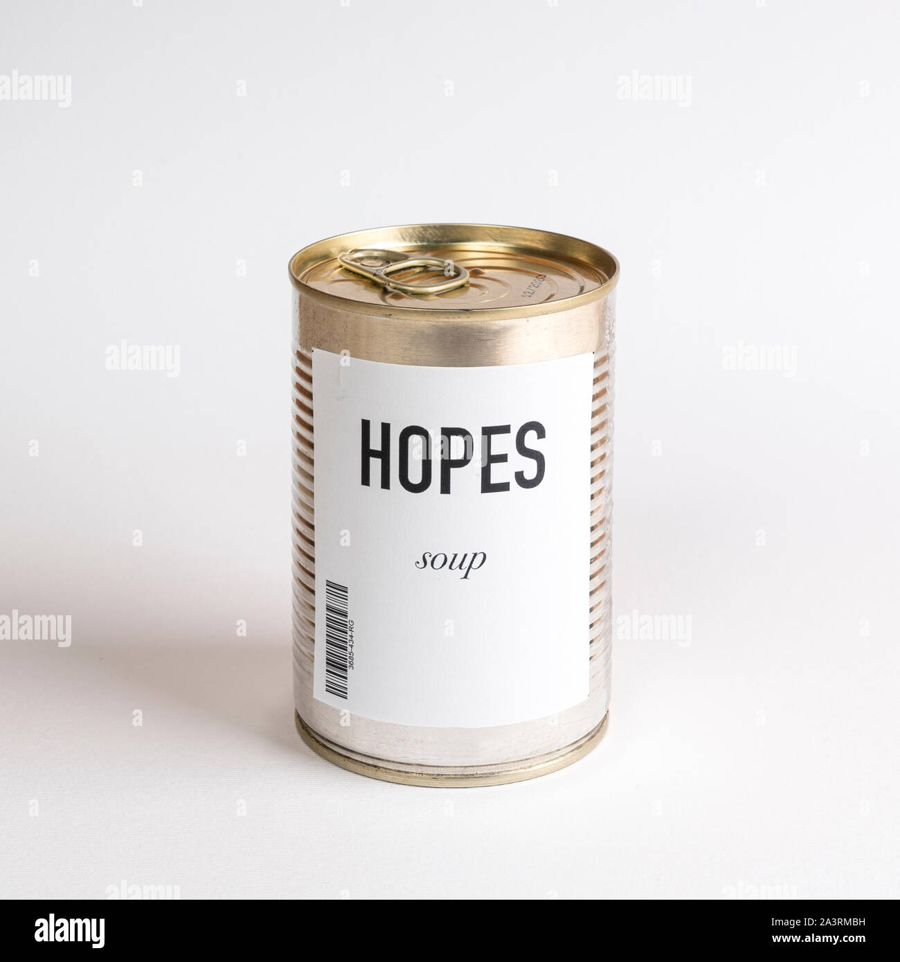 Un bocal d'espoir concept soupe sur une surface blanche Banque D'Images