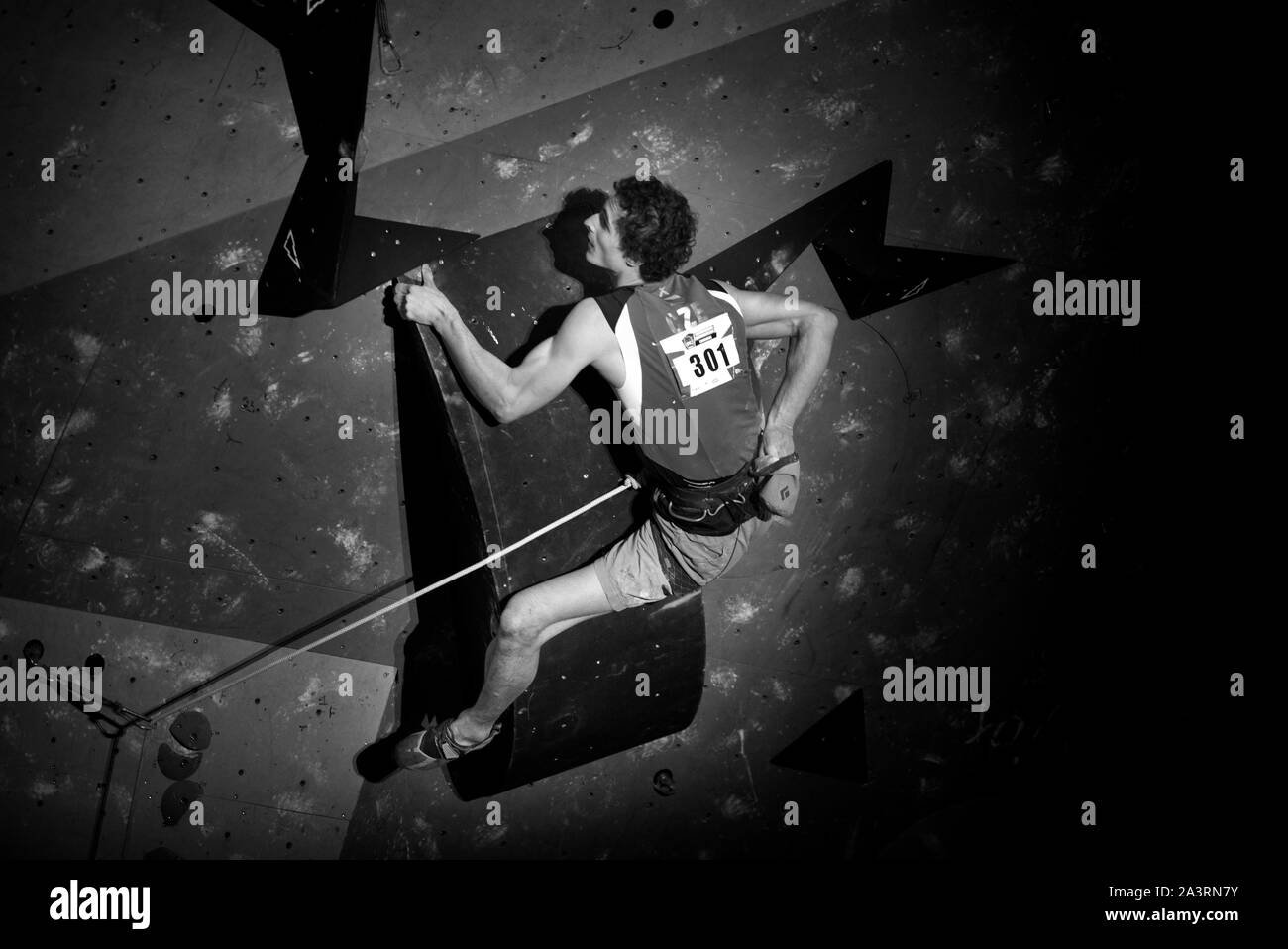 Adam Ondra de la République tchèque remporte le premier rôle pendant la finale hommes combiné à l'IFSC sur Championnats du monde d'escalade à la Edinburgh International Banque D'Images