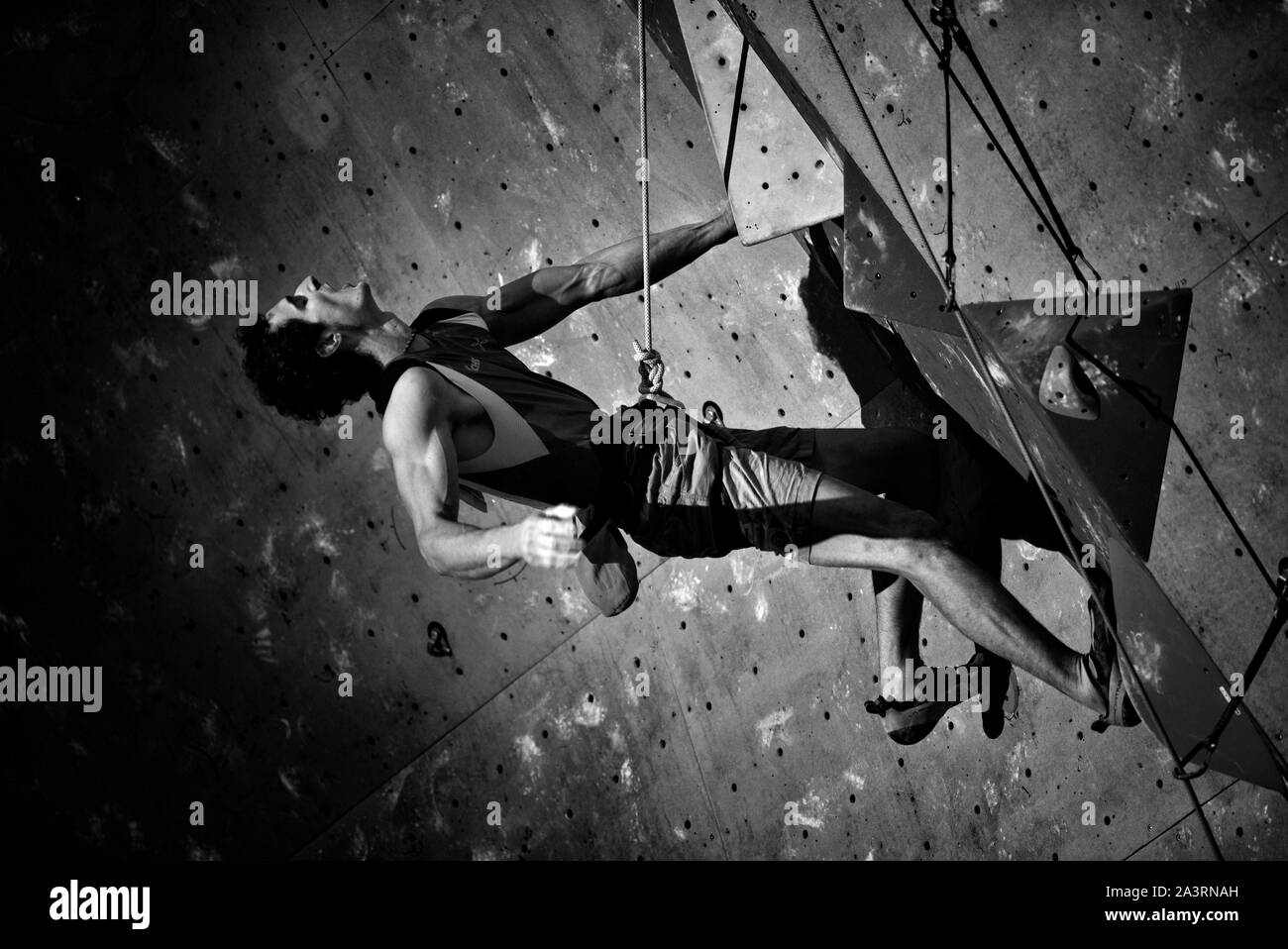 Adam Ondra de la République tchèque remporte le premier rôle pendant la finale hommes combiné à l'IFSC sur Championnats du monde d'escalade à la Edinburgh International Banque D'Images