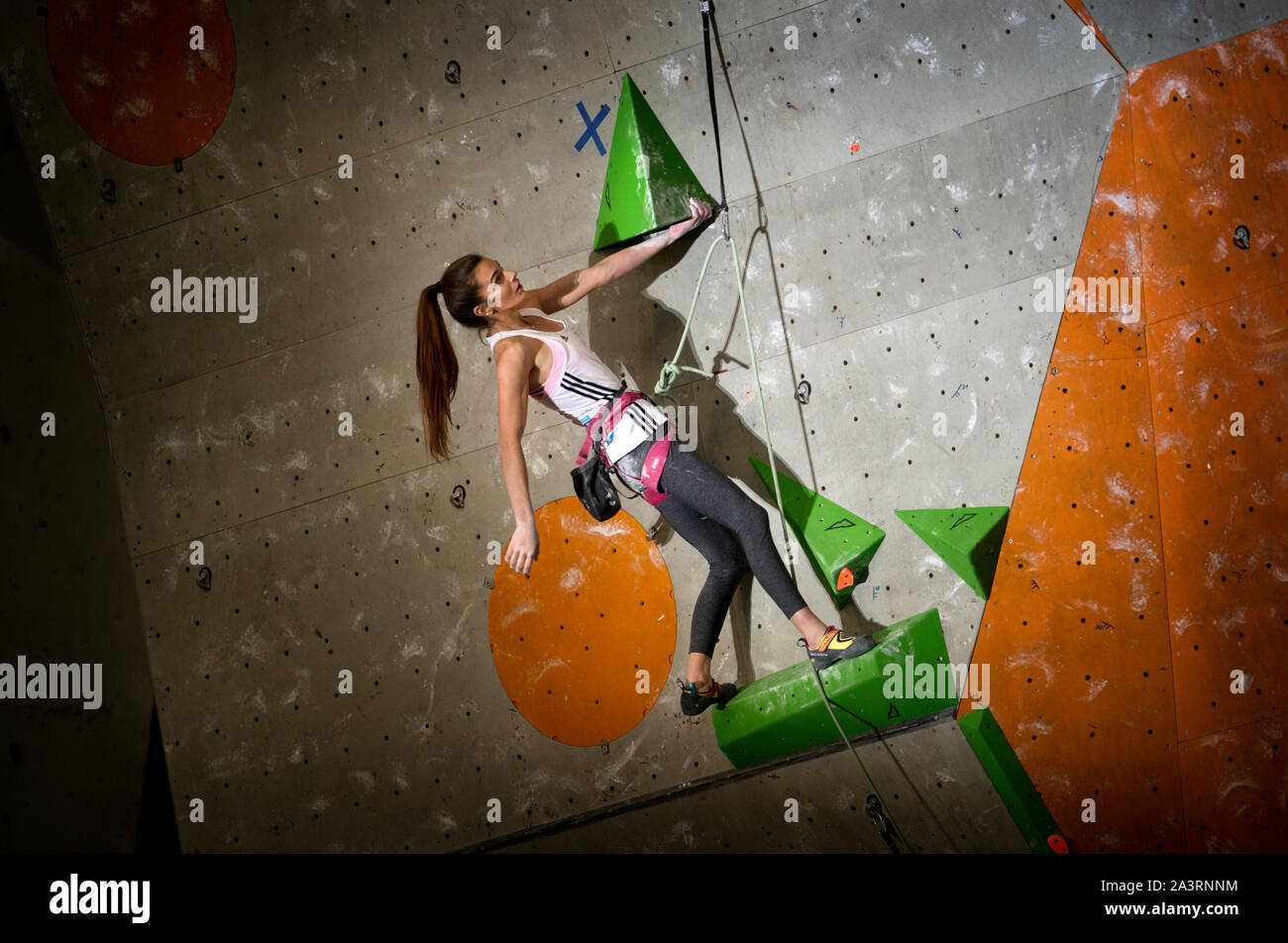 Lucka Rakovec de Slovénie participe à l'escalade finale sur la femme à l'IFSC Climbing World Championships au Edinburgh International Climbi Banque D'Images