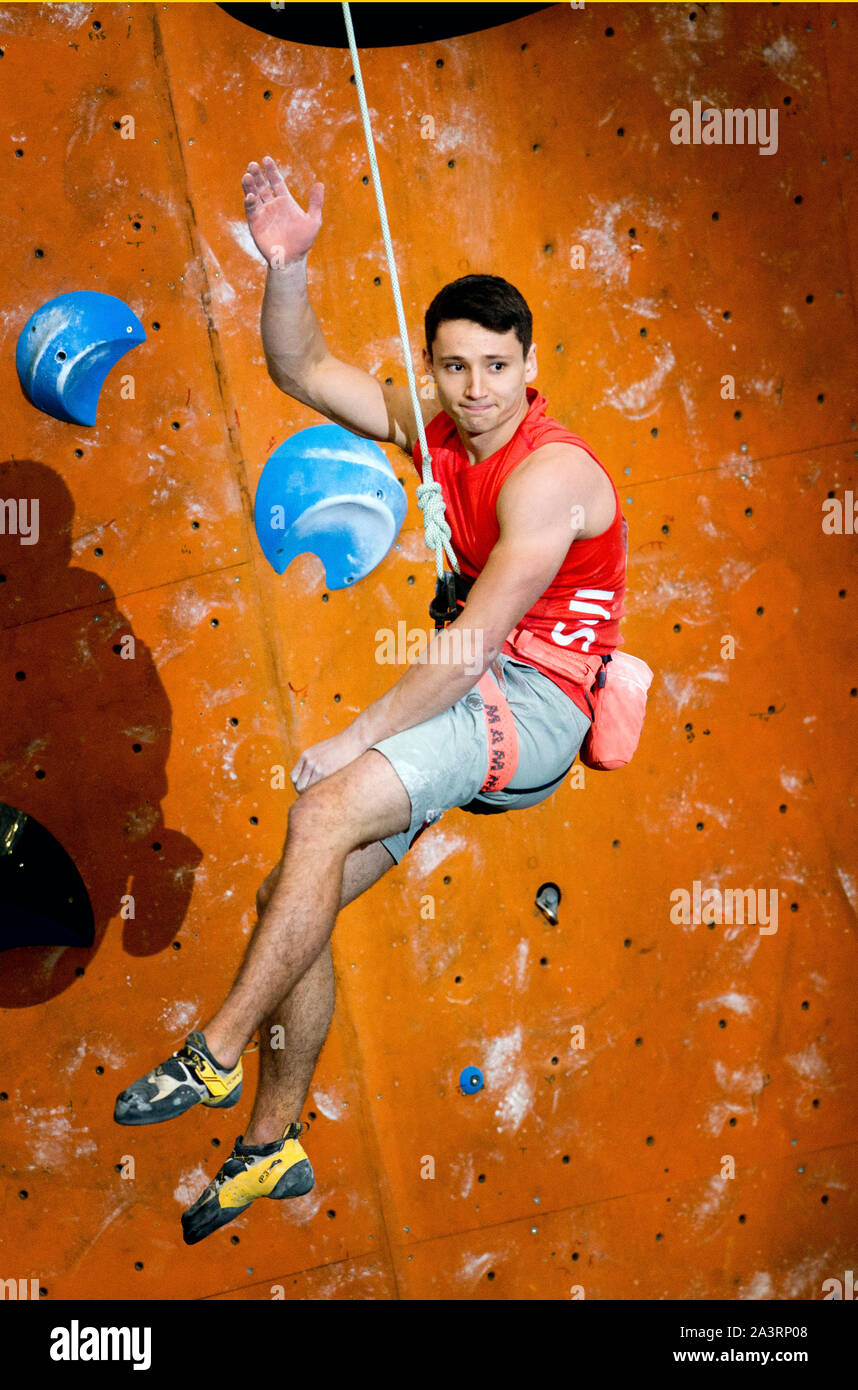 Gines Alberto Lopez de l'Espagne participe à l'escalade finale sur la mens à l'IFSC Climbing World Championships au Edinburgh International Climb Banque D'Images