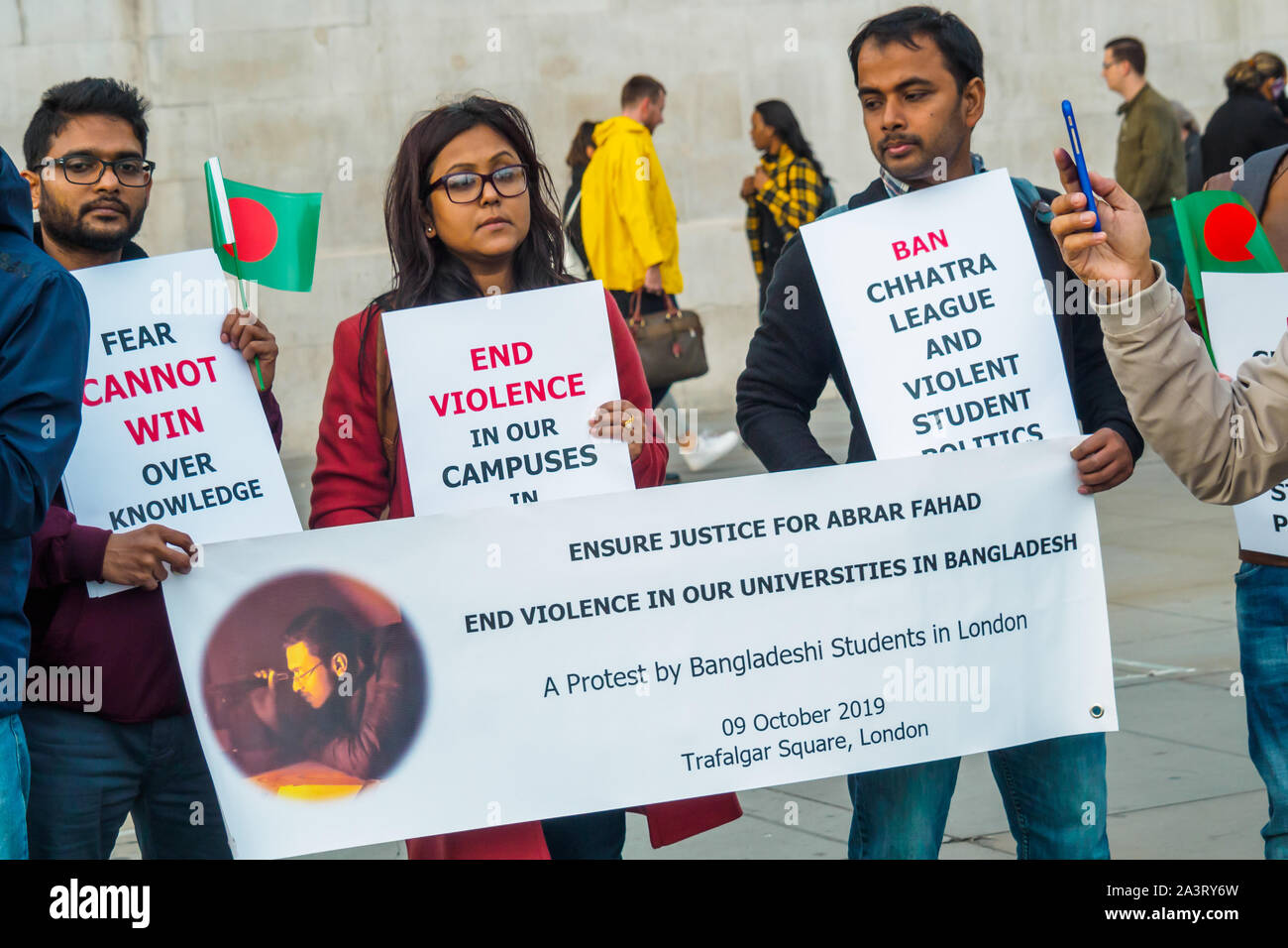 Londres, Royaume-Uni. 9 octobre 2019. La demande des étudiants du Bangladesh à la fin de la violence sur le campus des universités au Bangladesh. Ils veulent une interdiction de la Bangladesh Chhatra Ligue, l'aile étudiante de la Ligue Awami, le parti de Premier Ministre du Bangladesh Sheikh Hasina, suite au passage à tabac à la mort d'un élève Abrar Fahad par BCL dirigeants au Bangladesh University of Engineering and Technology le 7 Oct 2019. Crédit : Peter Marshall/Alamy Live News Banque D'Images