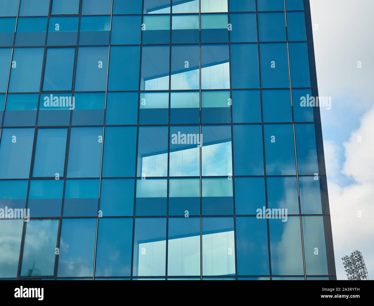 Architecture et Bâtiments d'une ville moderne. Verre, métal structure - les nouvelles technologies dans la construction. Banque D'Images