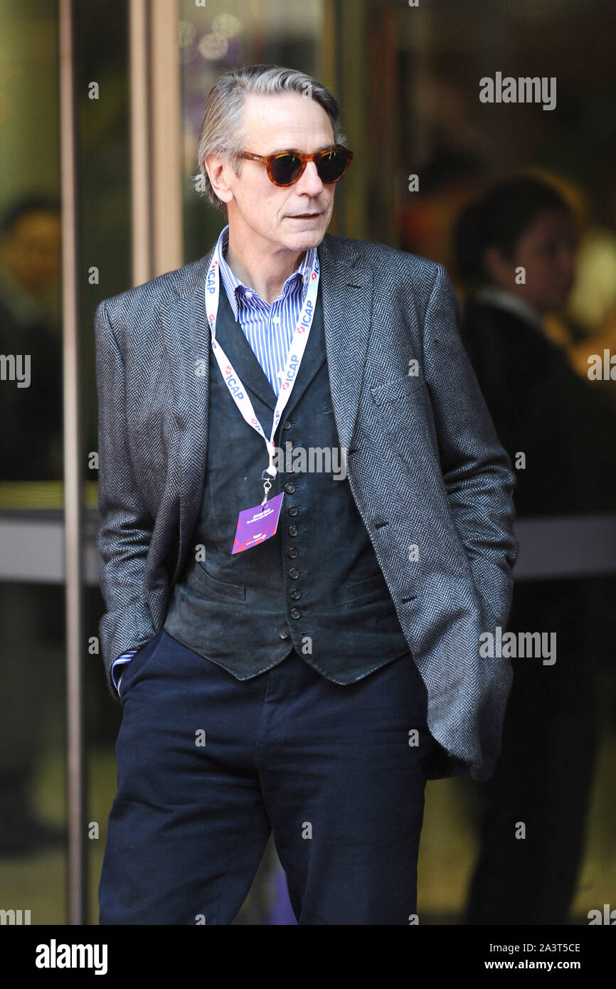 La photo doit être crédité ©Kate Green/Alpha Press 079965 09/12/2015 Jeremy Irons assister à la 23e édition de la journée caritative annuelle de l'ICAP Broadgate Londres Banque D'Images