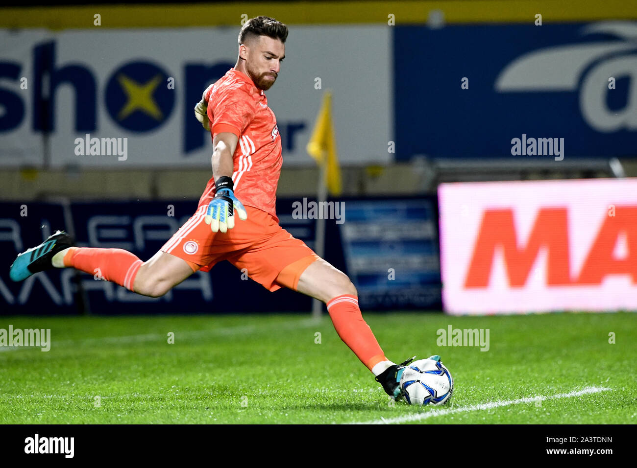 Thessalonique, Grèce - Οct 6, 2019 : Le joueur de l'Olympiacos Jose Sa en action lors d'un match de football entre Superleague grecque ARIS et l'Olympiacos jouer Banque D'Images