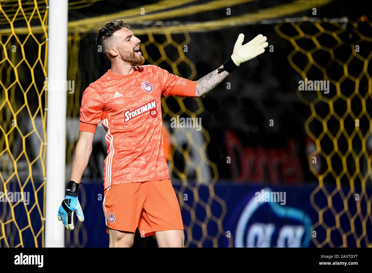 Thessalonique, Grèce - Οct 6, 2019 : Le joueur de l'Olympiacos Jose Sa en action lors d'un match de football entre Superleague grecque ARIS et l'Olympiacos jouer Banque D'Images