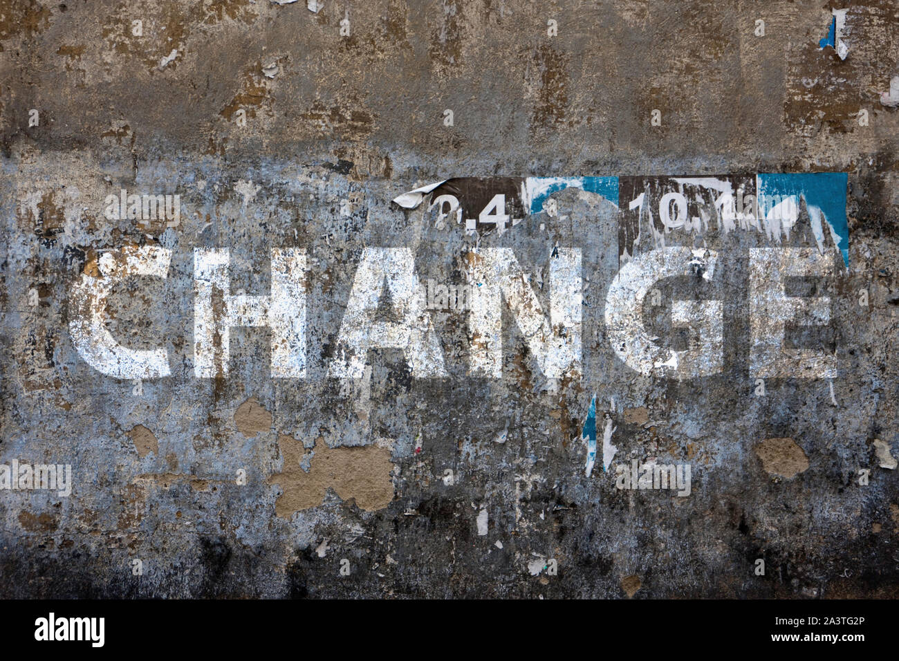 Ancienne façade avec le mot 'Changement' sur elle Banque D'Images