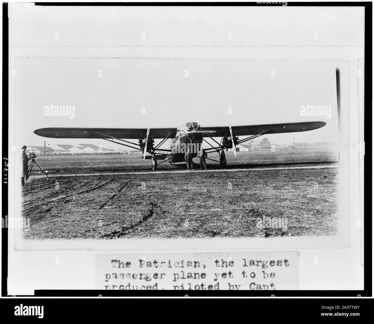 Le patricien, le plus grand avion de passagers encore être produites, piloté par le capitaine de l'armée, rue St. Claire flier, qui l'a à partir de Bristol, Penn.. à Washington, avec 20 passagers et bagages, à Bolling Field Banque D'Images