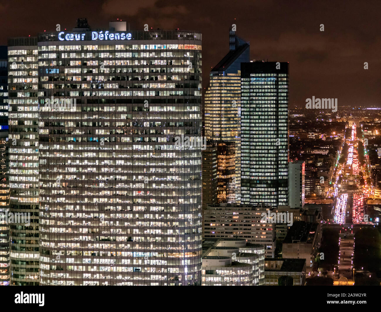 La Defense At Night Banque D Image Et Photos Alamy