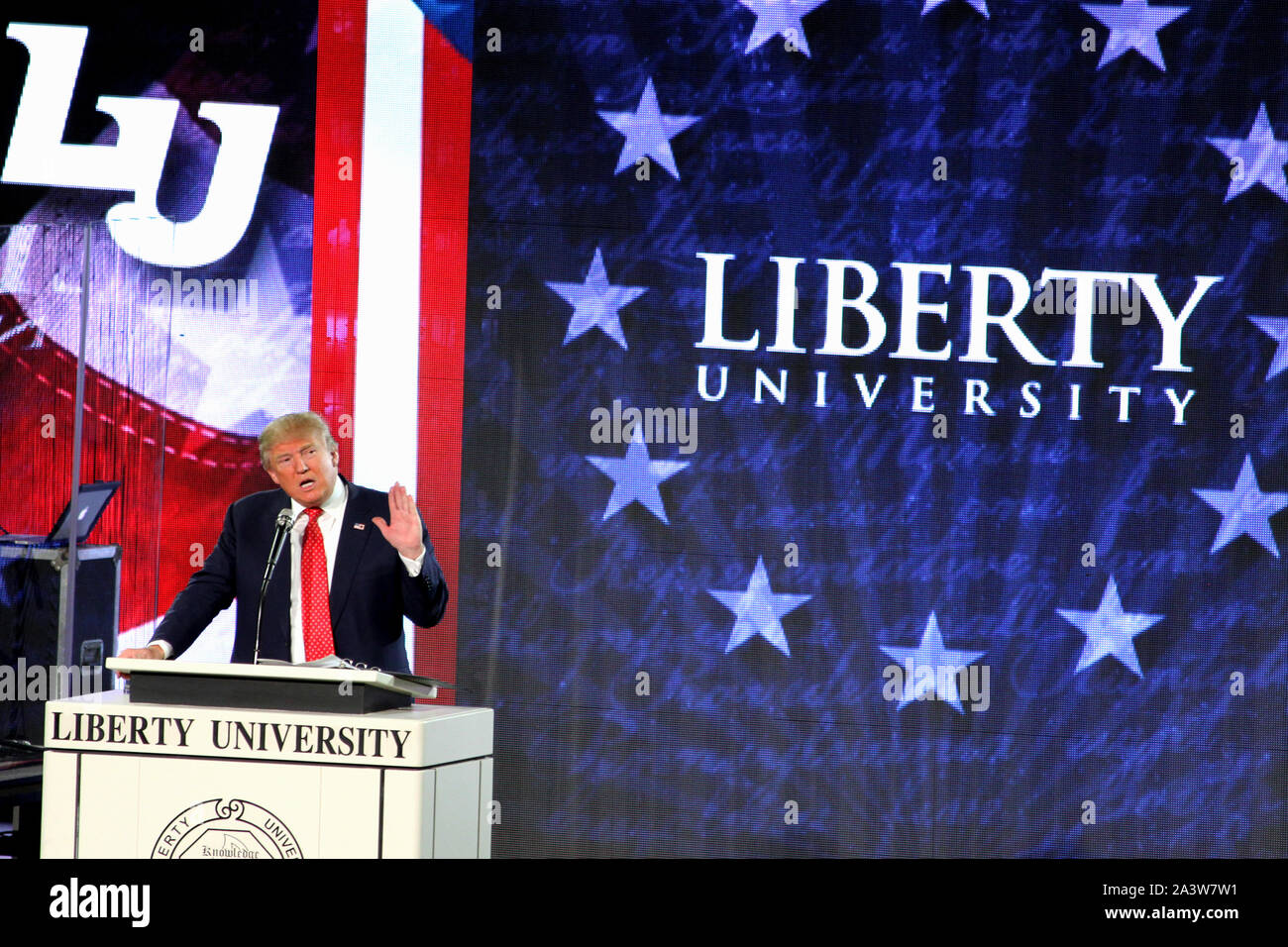 Donald Trump s'exprimant devant les étudiants de l'Université Liberty à Lynchburg, VA, USA (janvier 1985). 2016) Banque D'Images