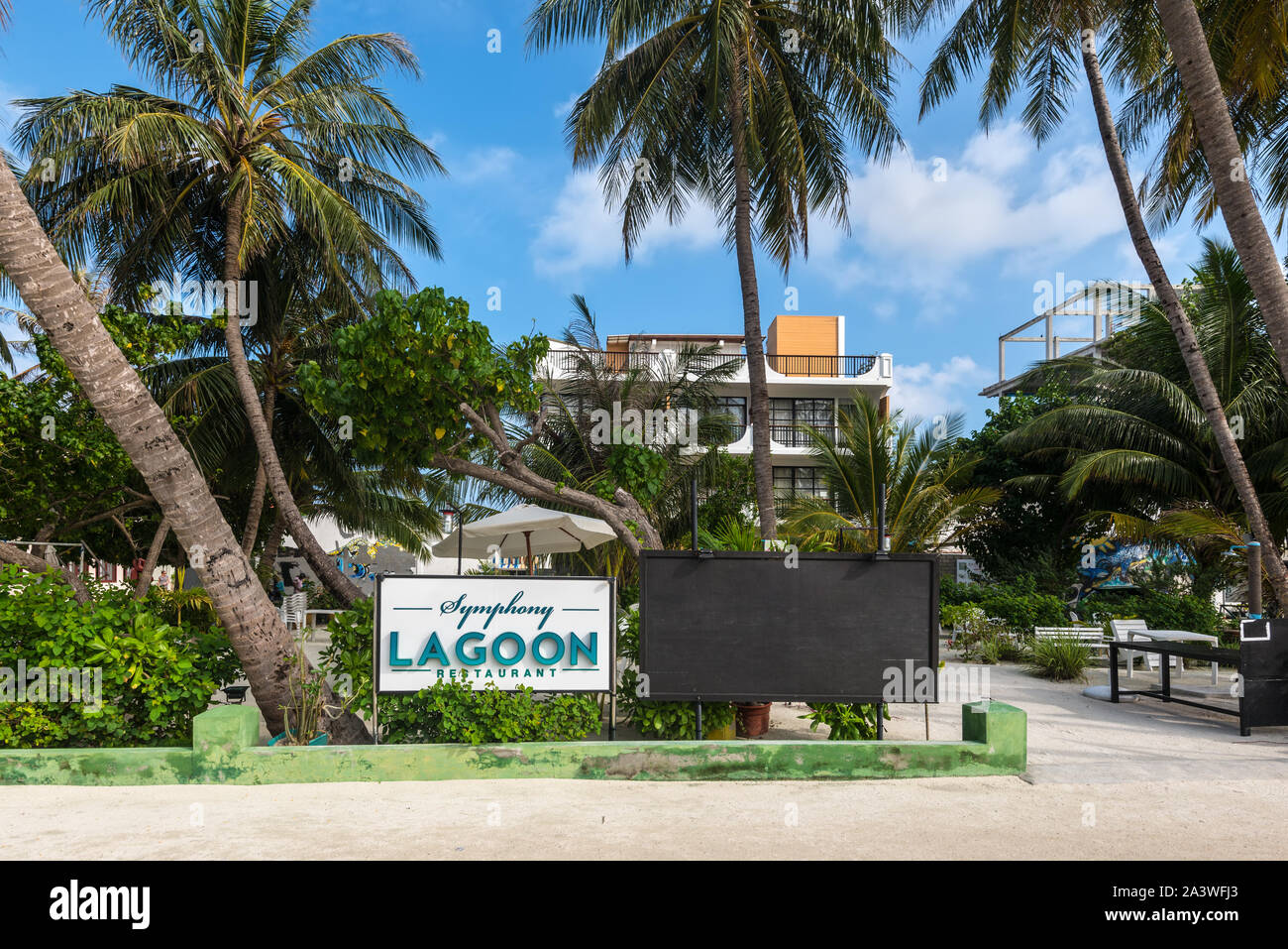 L'île de Maafushi, Maldives - Novembre 17, 2017 : Avis de Symphony Lagoon Restaurant dans l'île de Maafushi, Maldives, Atoll de Kaafu, en Asie. Banque D'Images