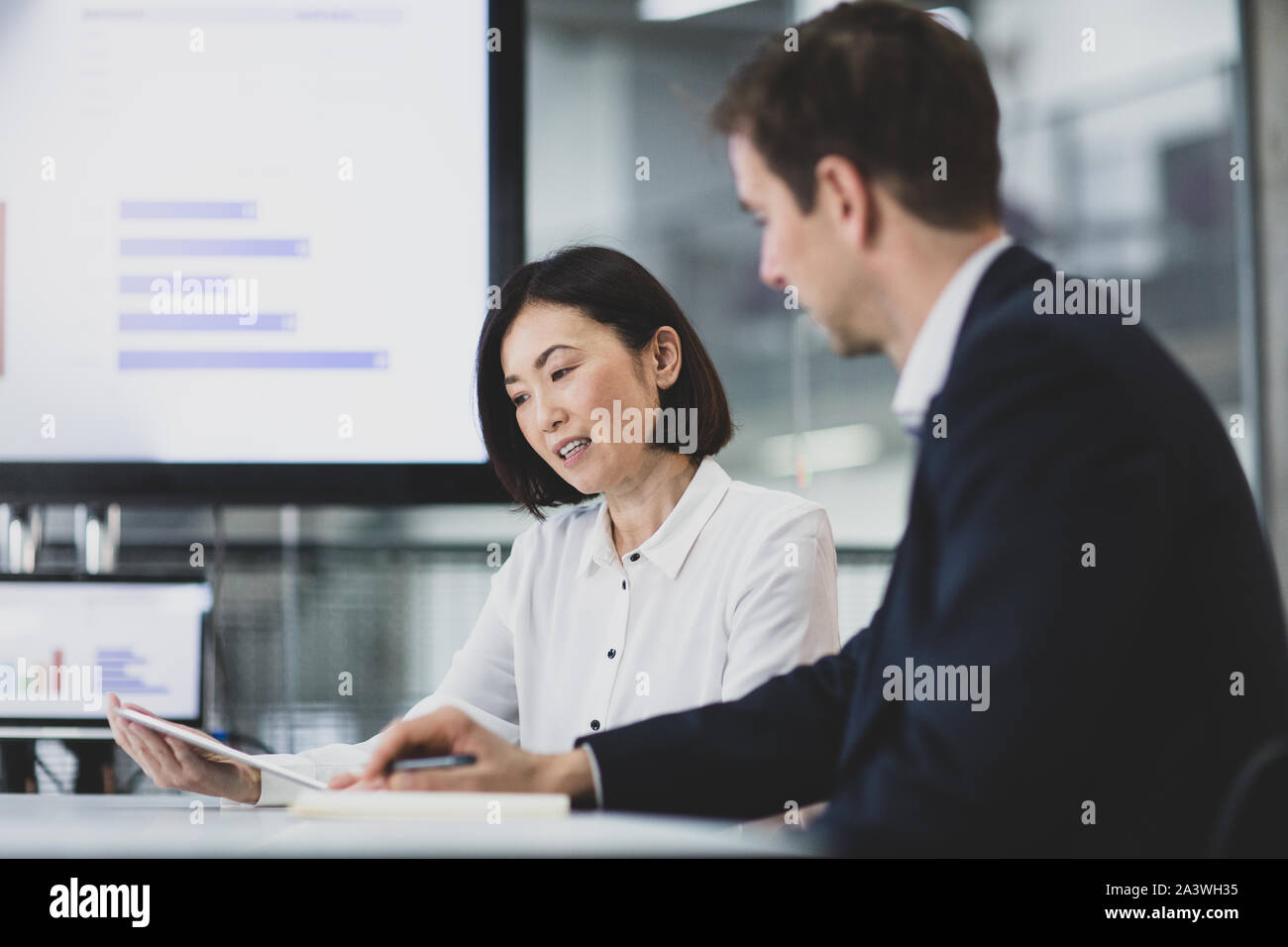 La présentation d'affaires dans un bureau d'entreprise Banque D'Images