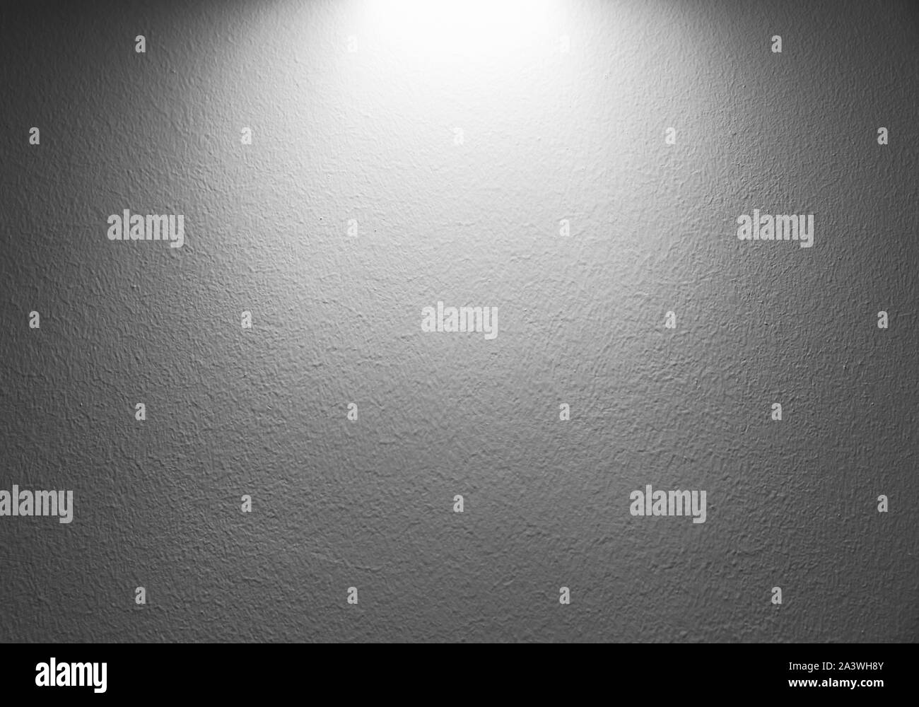 Mur Blanc avec éclairage de secours et de plâtrage spotlight, fond photo texture Banque D'Images