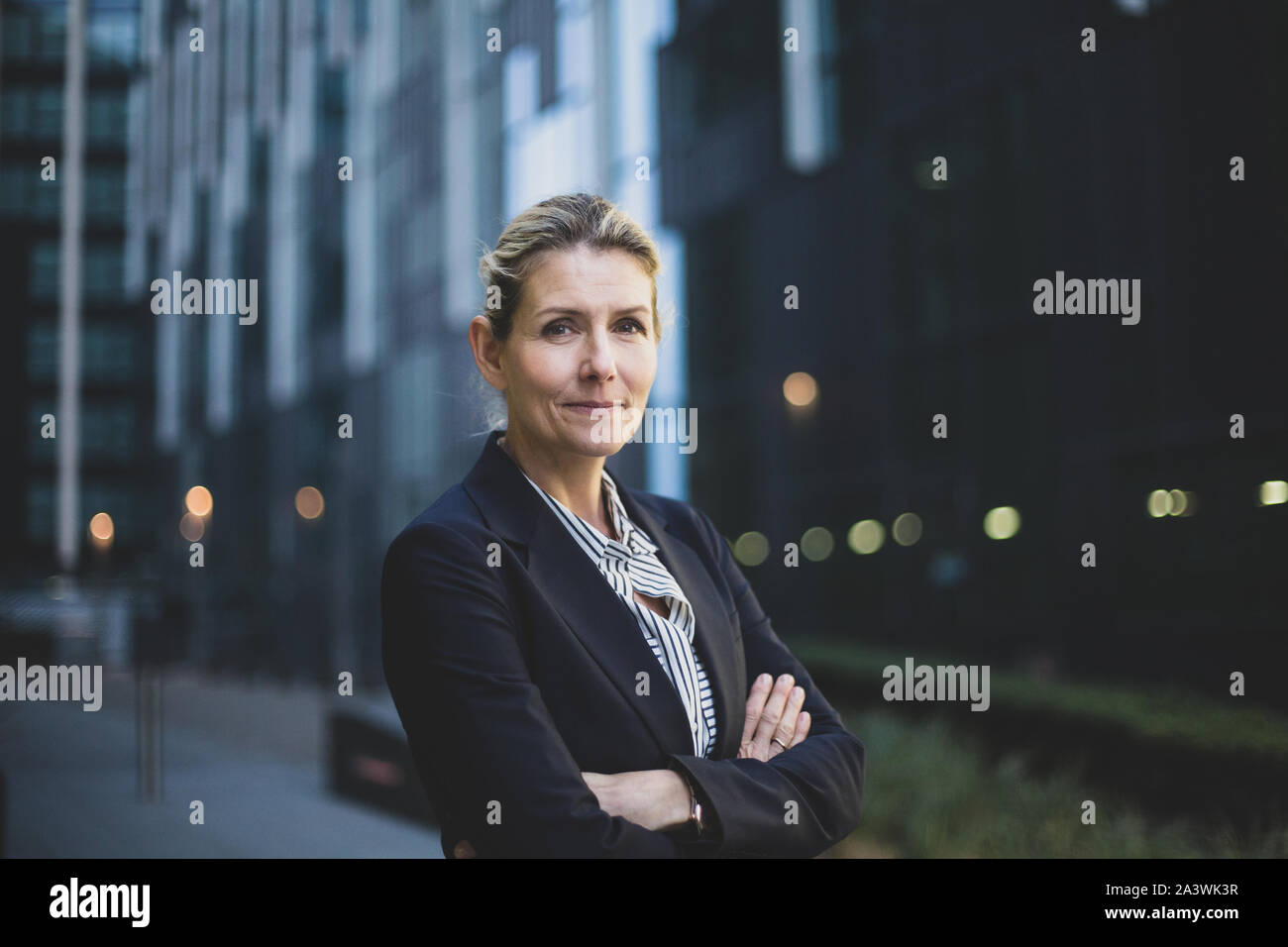 Portrait of Senior female business executive en ville Banque D'Images