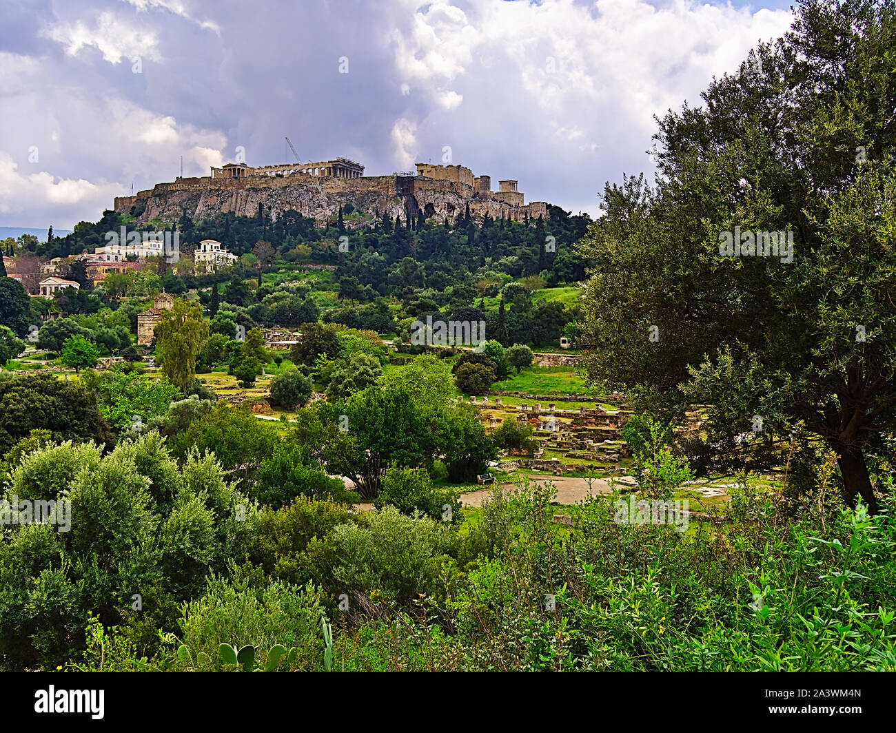 L'ancienne agora et l'acropole, Stoa d'Attalos et la colline du Lycabette. Beau paysage, nature et monuments anciens panorama. Banque D'Images