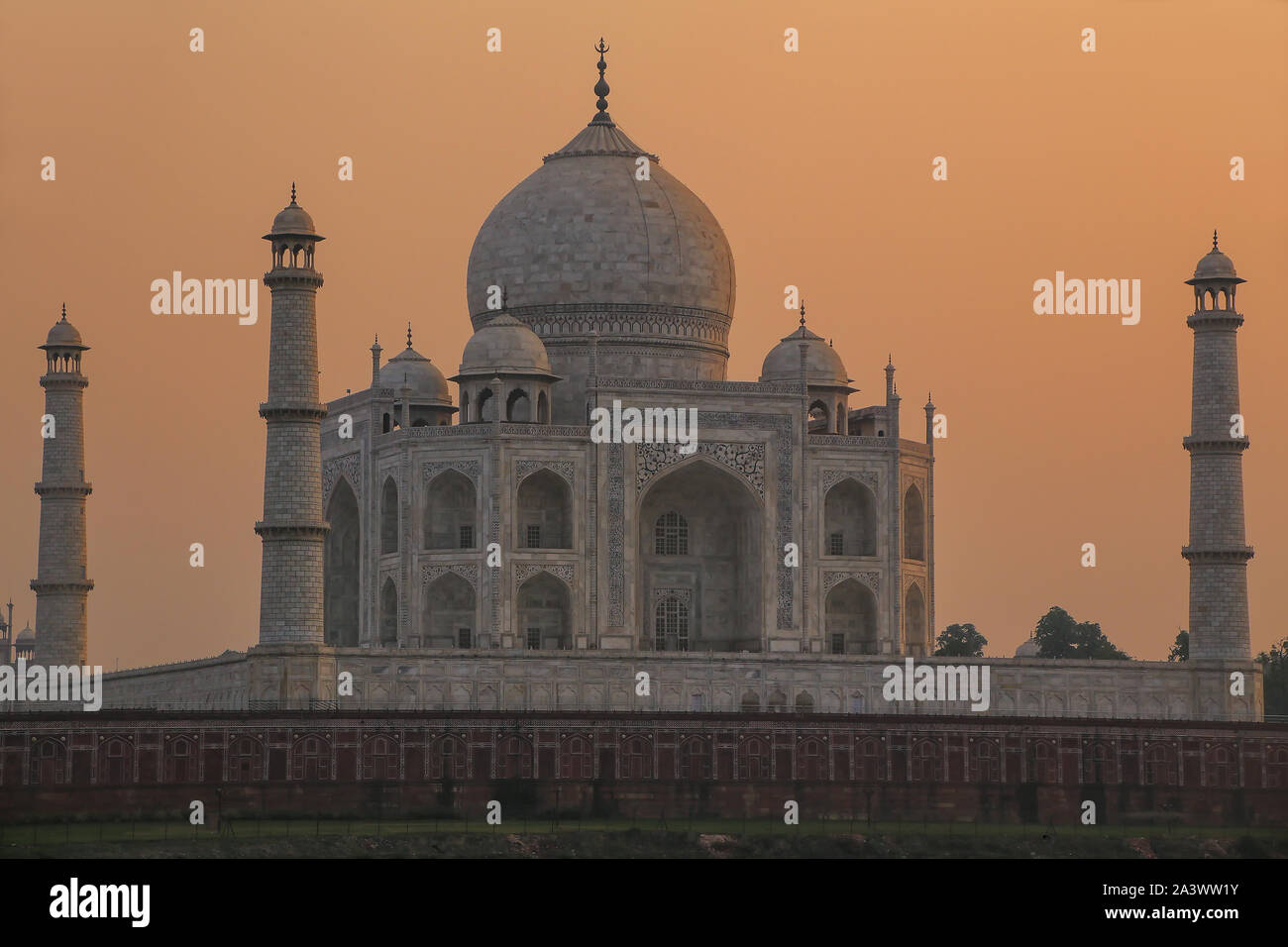 Taj Mahal au coucher du soleil à Agra, Uttar Pradesh, Inde. Taj Mahal a été désigné comme site du patrimoine mondial de l'UNESCO en 1983. Banque D'Images