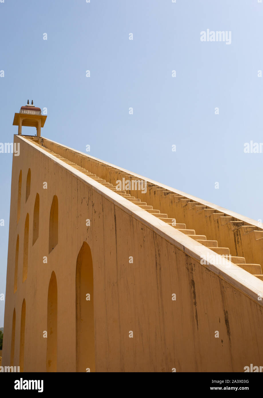 Pont d'observation de l'Vrihat Samrat Yantra à Jantar Mantar, Rajasthan, Jaipur, Inde Banque D'Images